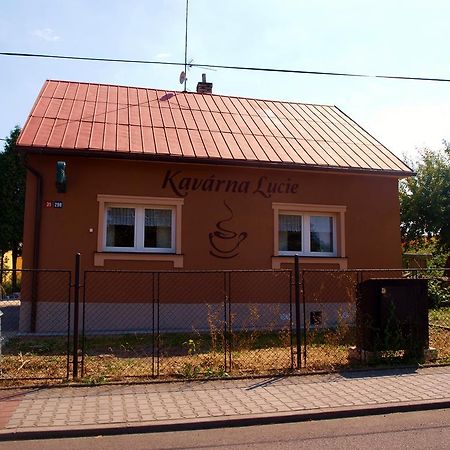 Kavarna Lucie S Ubytovanim Horní Těrlicko Exterior foto