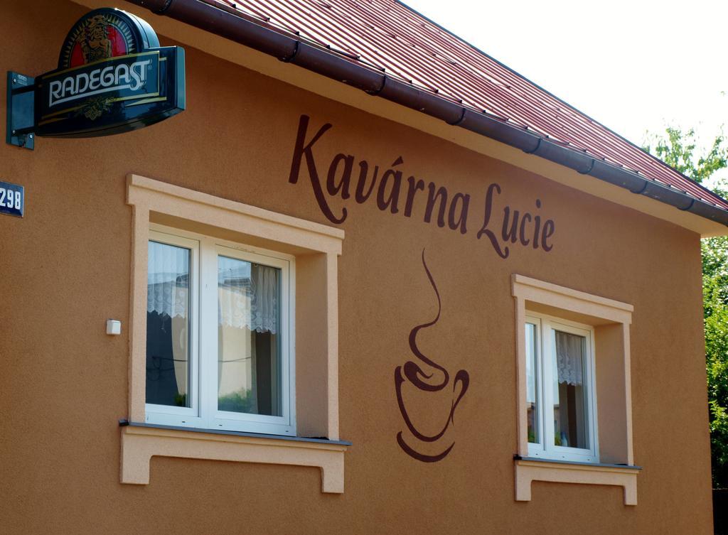 Kavarna Lucie S Ubytovanim Horní Těrlicko Exterior foto